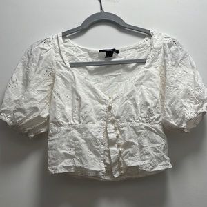 Puffed sleeve blouse in white lace